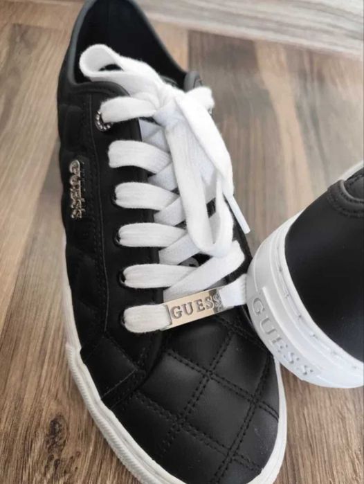 Нови оригинални кецове Guess