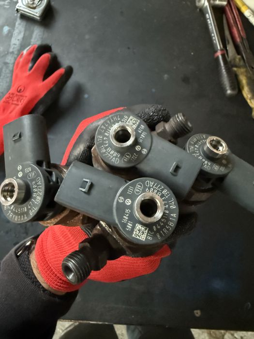 Injector,set injectoare vw,audi 1.6 tdi cod 04L130277AD