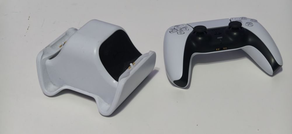 Джойстик PS5 DualSense с док станцией hyperpc