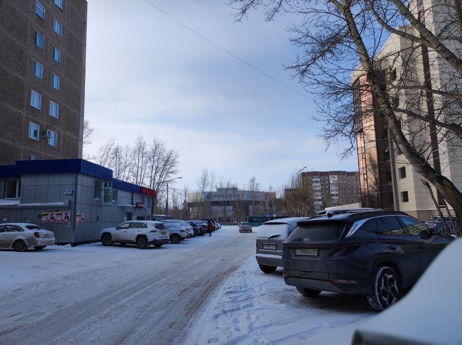 Сдаю.  Строителей 31