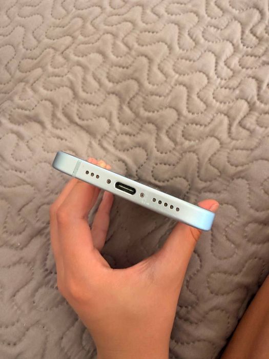 iPhone 15 Blue