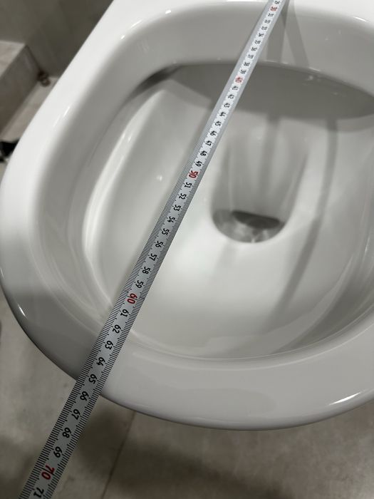 Унитаз новые в комплекте.