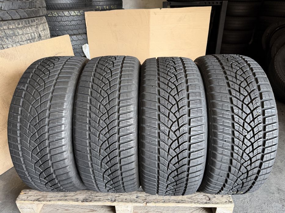 4 anvelope iarna ca NOI 235/45/18 , 98V , XL , GoodYear , 8 mm