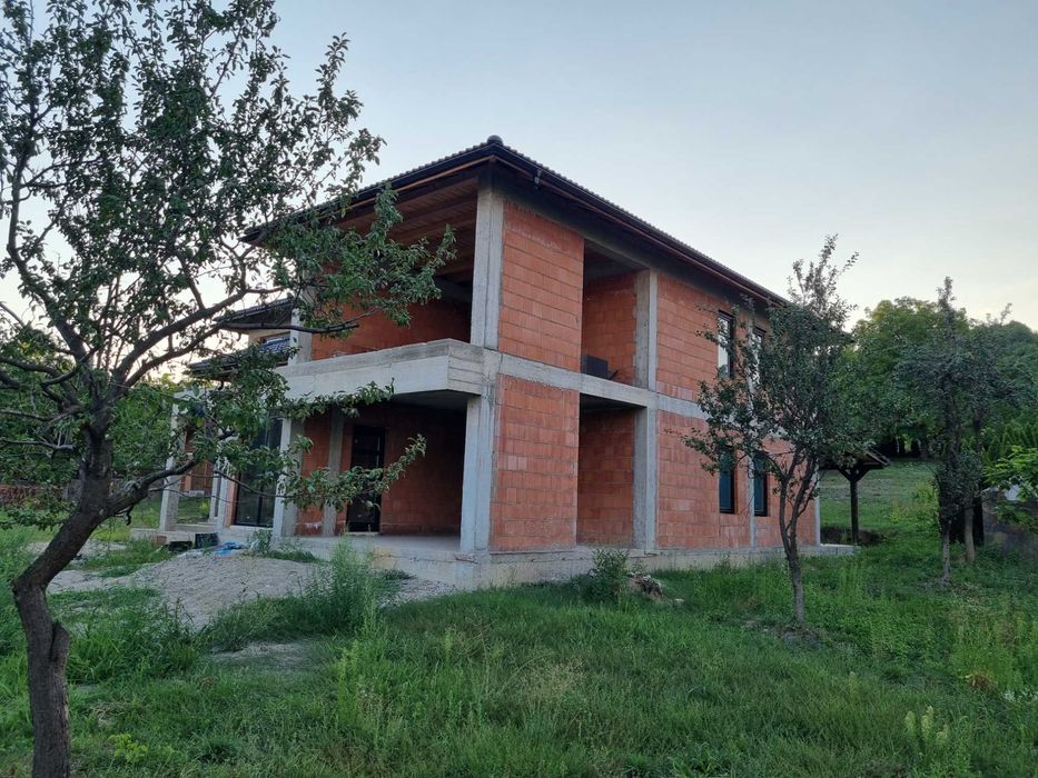 Casa de vânzare cu 20 arii teren Gardani la 28km de Baia Mare