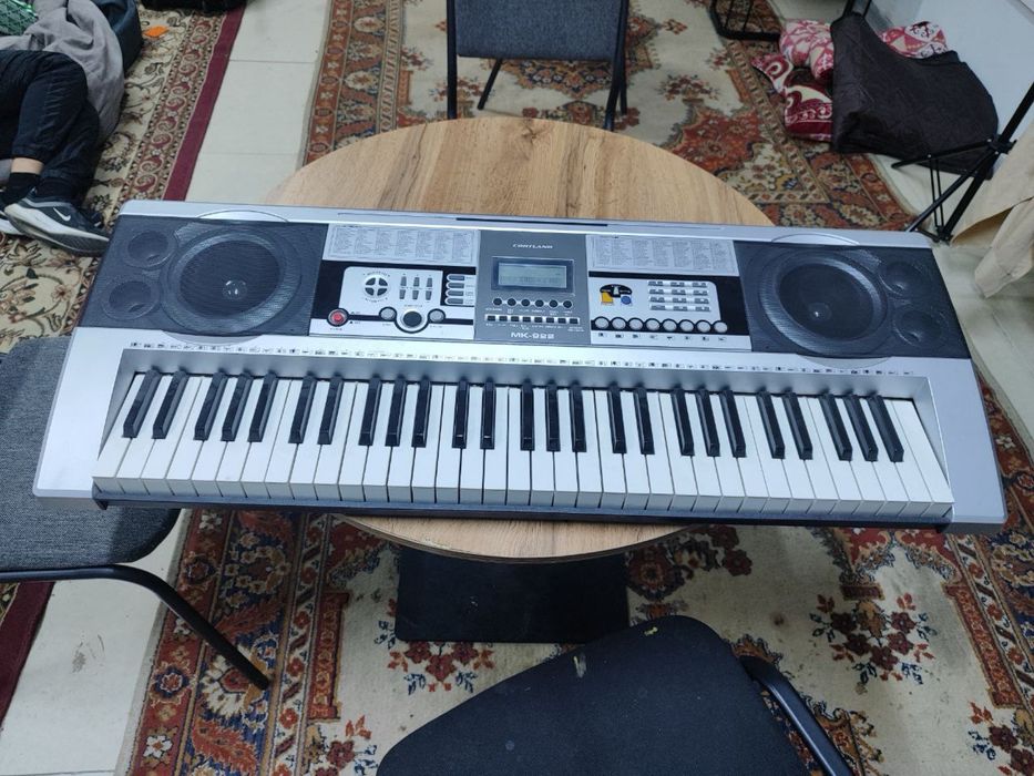 Синтезатор в отличном состоянии