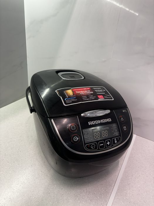 Мультиварка Redmond RMC-28