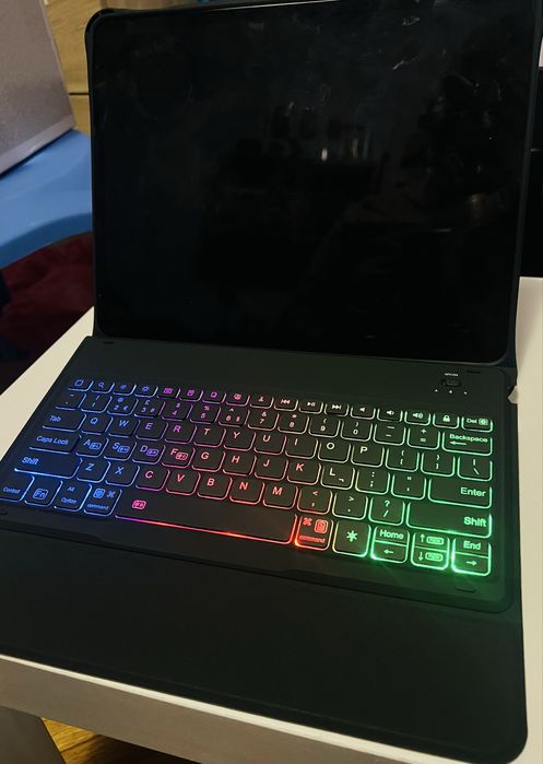 Husa magic keyboard  ipad pro 12.9 inch Cu RGB