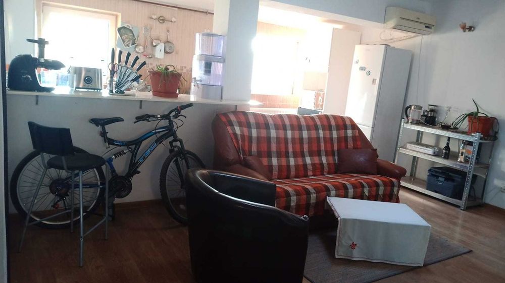 Apartament mare in vila cu curte/parcare