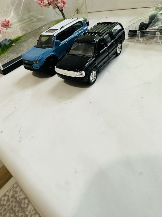 Chevrolet suburban 1/64 моделька