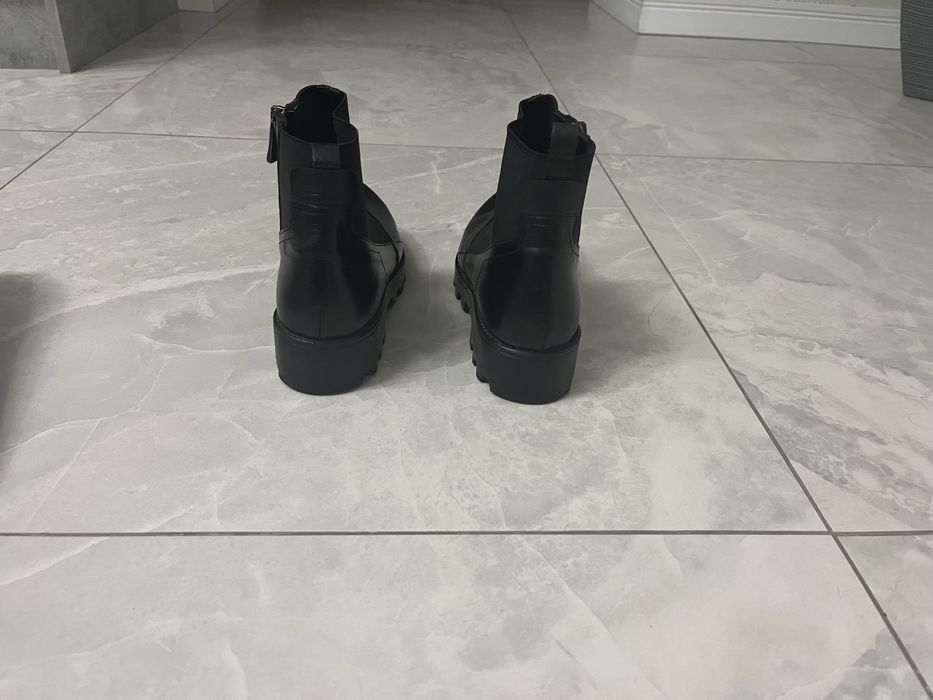 Продам осенние ботинки