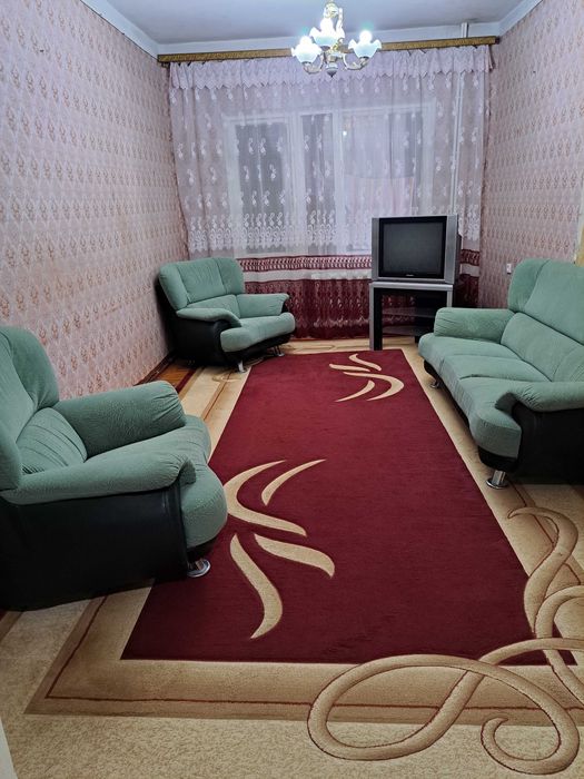 3 комн. (около 80 КВ. М) на 2 этаже Франция.  Кадышева 2 мин