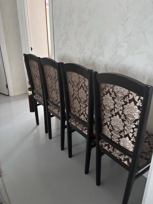 Продам срочно стол.стулья