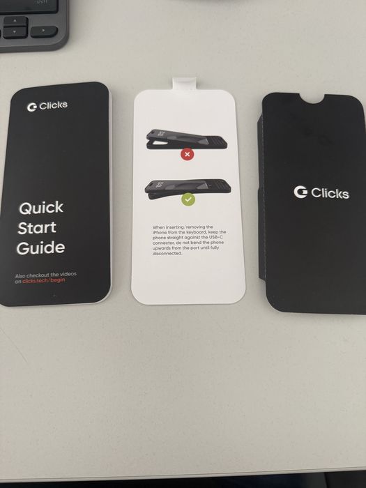 Carcasa Clicks Keyboard Onyx iPhone 16 Pro