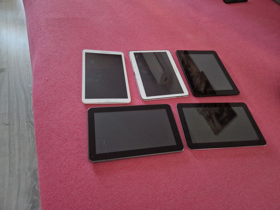 Tableta cu display impecabil- nu se aprinde