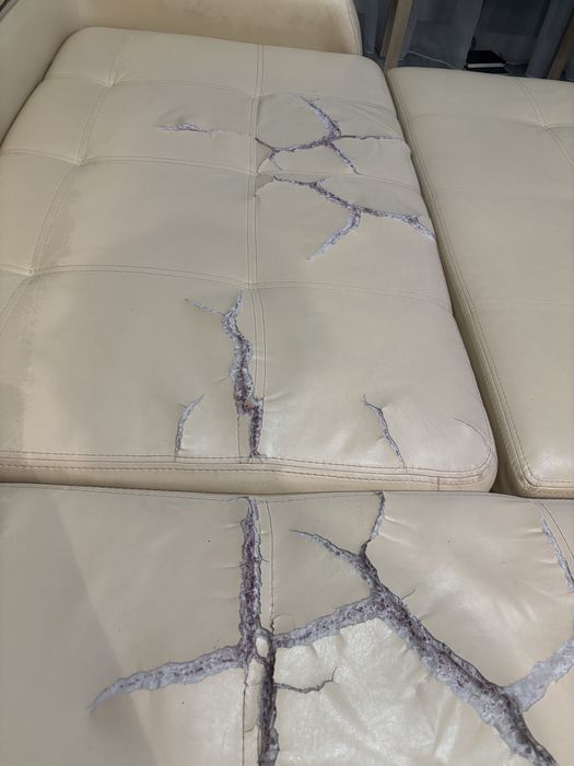 Продам кожаный диван