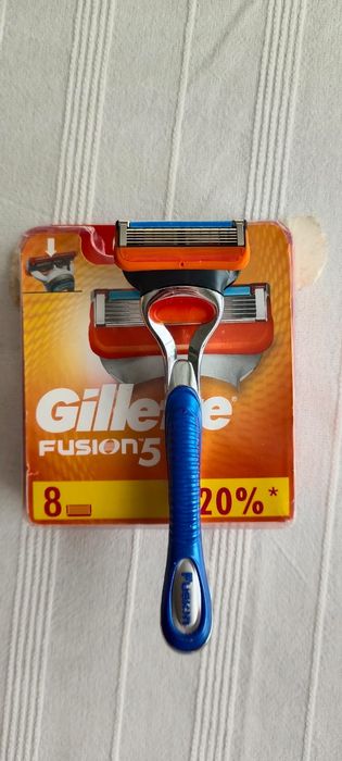 Прлдам бритву GILLETE