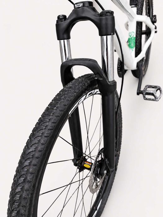 Bicicletă MTB 26” – echipare Shimano, furcă Suntour XCR, frâne pe disc