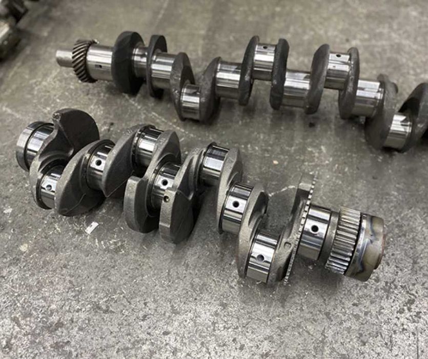 Vibrochenuri-arbori cotiți pentru motoarele utilajelor de construcții