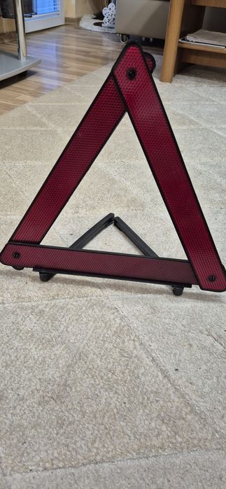 Продавам авариен триъгълник