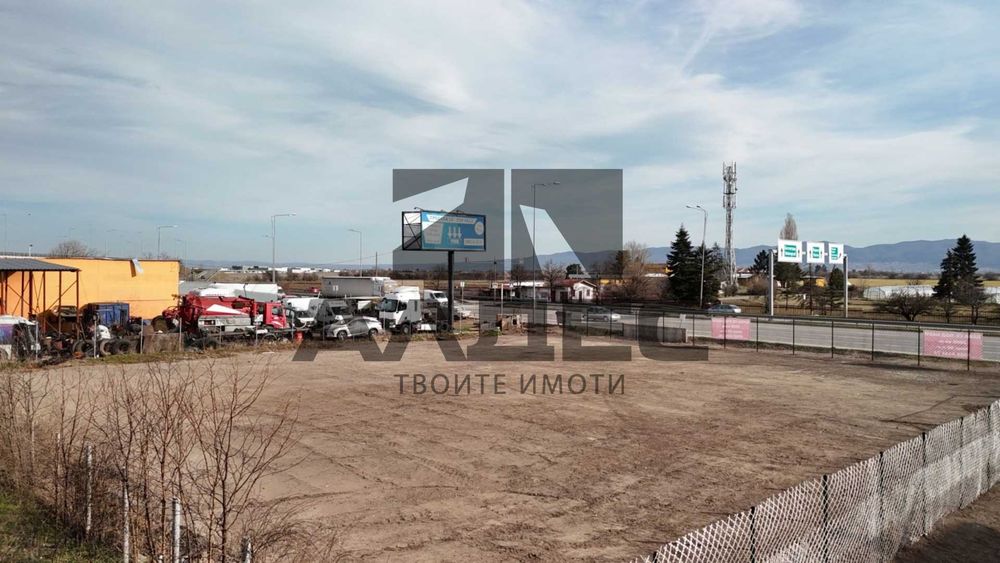 Дава се под наем Парцел в София, Враждебна - 2000 кв.м за 3770.43 € - Снимка #1