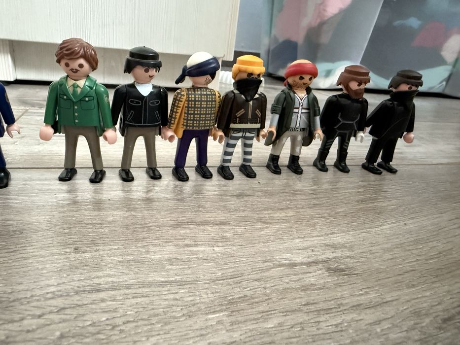 Playmobil sediu de politie+ inchisoare+ oameni