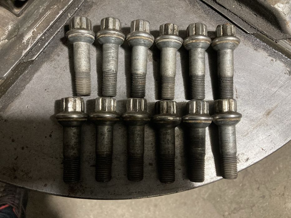 Болтове за Мерцедес