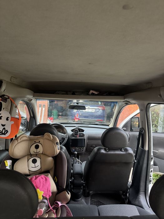 Vând sau schimb cu 8+1 ofer diferența  opel combo 2010 5 locuri