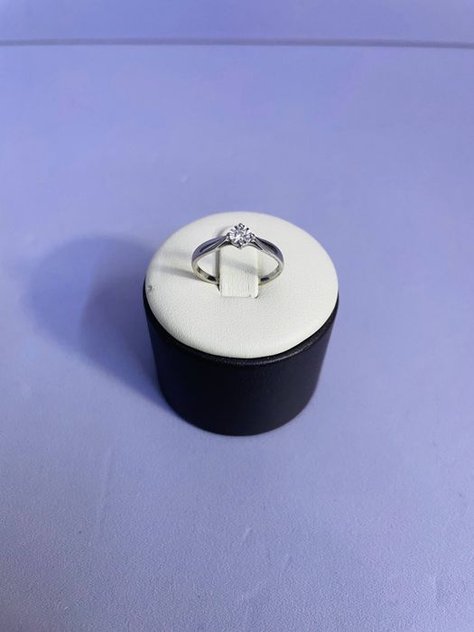 Золотое кольцо с бриллиантом  / СА 339525