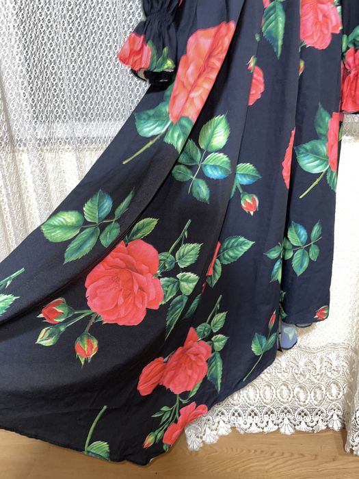 Rochie neagră cu trandafiri M-L