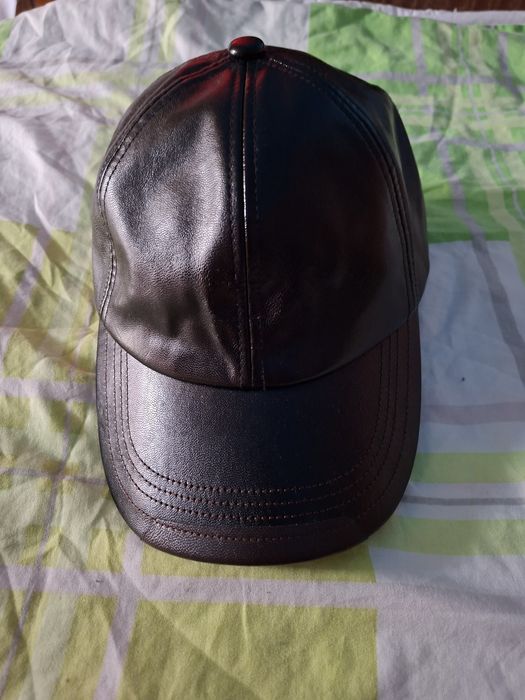 Șepcile sunt  originale