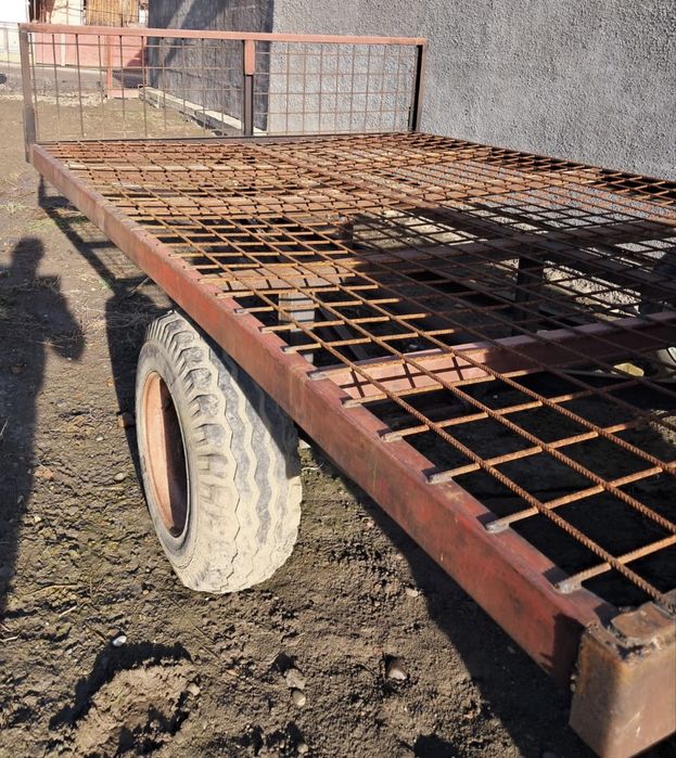 Vand platforma pentru baloti !!