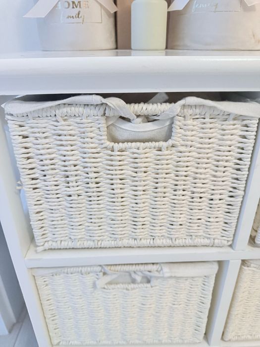 Vând comoda cu 6 coșuri Jysk