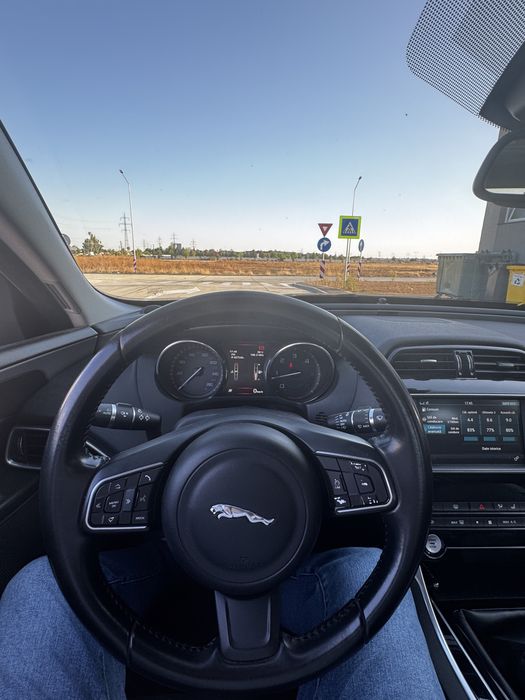Jaguar XE 2.0D 2016