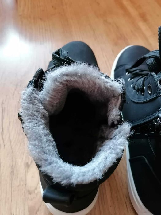 Черни дамски спортни зимни обувки