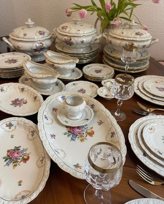 Голям антикварен порцеланов сервиз Graf von Henneberg – 52 части