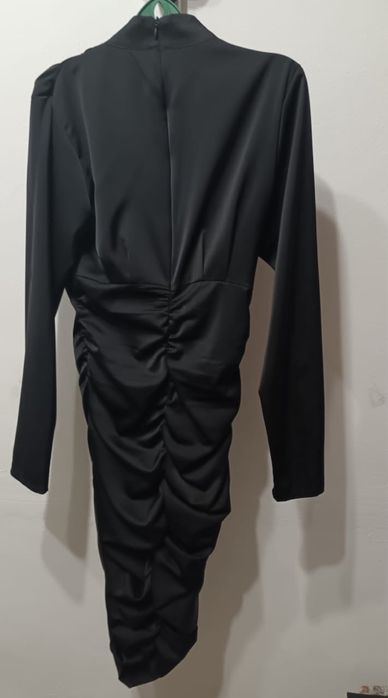 Платье новое продаю