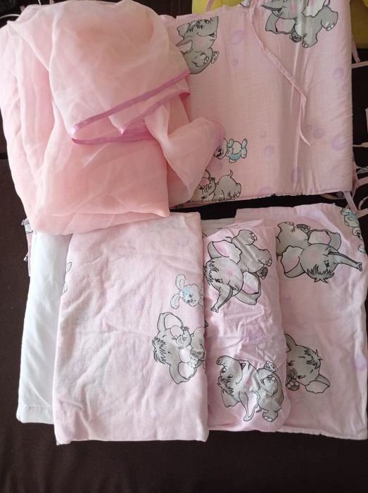 Продам детские вещи.