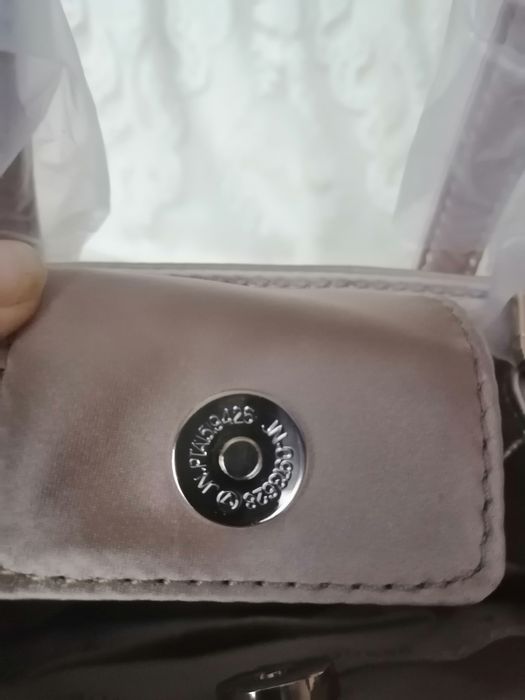 Чанта GUESS. Нова.