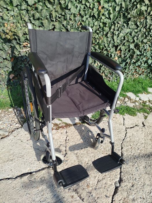 ПРОДАМ инвалидную коляску