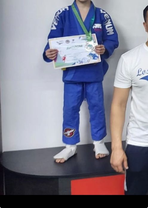 Продам кимоно для мальчика