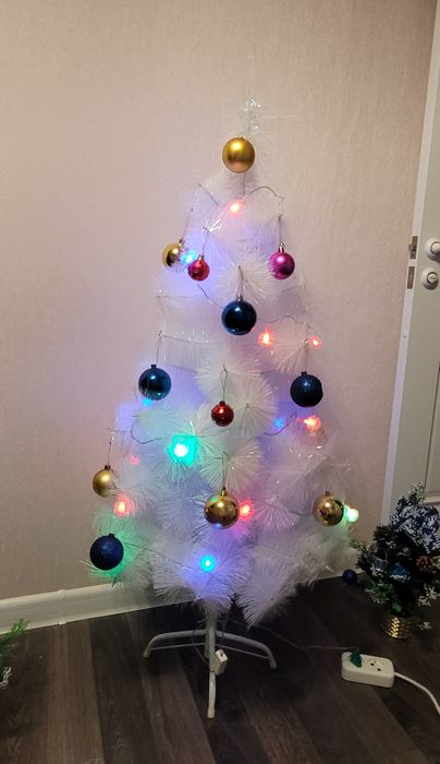 Продам ёлку с гирлянды