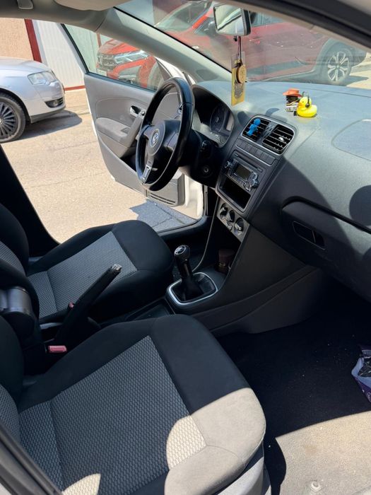 VOLKSWAGEN Polo 2011 — imagine 3