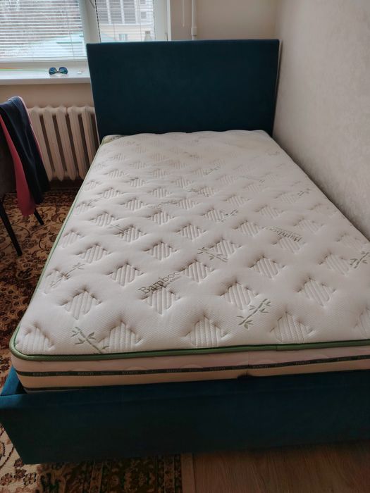 Продам кровать синего цвета