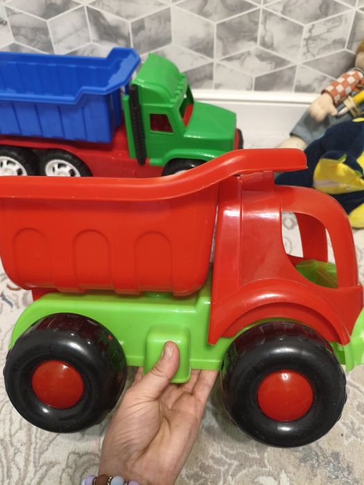 Большие машинки , качественные,