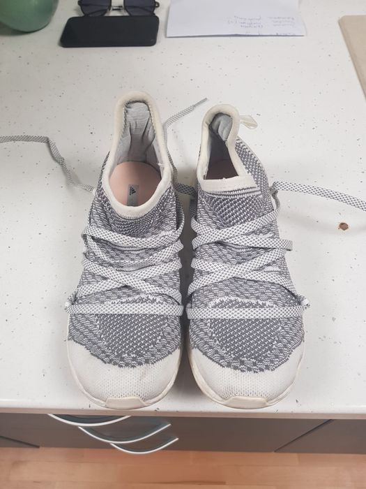 Vand adidasi in stare foarte buna