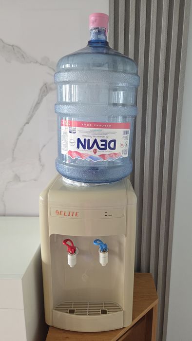 Диспенсър за вода с компресор