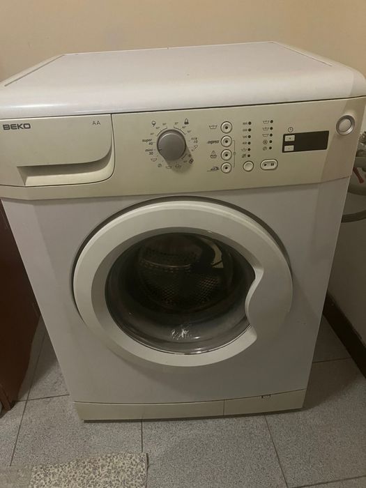 Стиральная машина BEKO под ремонт или на запчасти, не блокируется двер