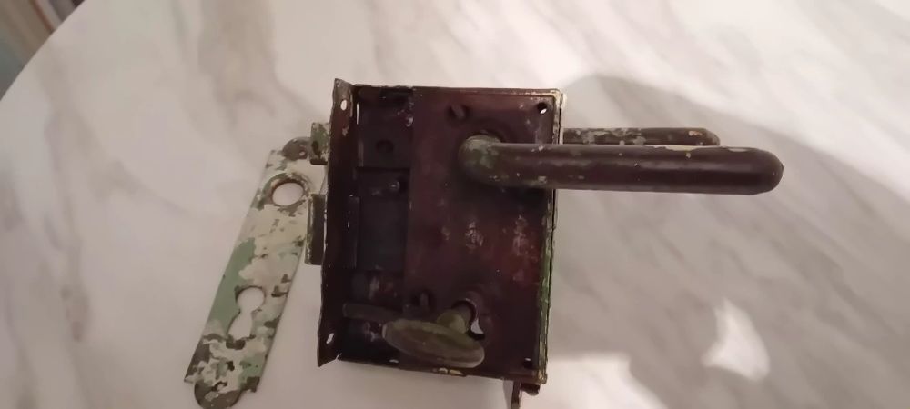 Ретро работеща брава