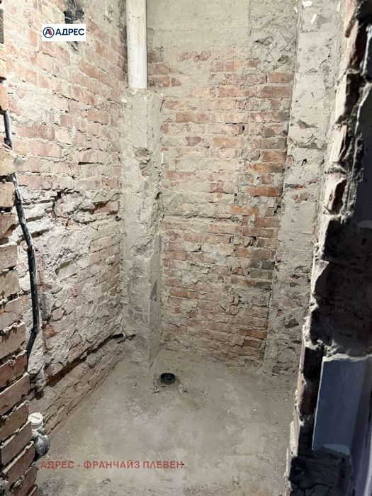 Продава се Тристаен апартамент в Плевен, Идеален център - 65 кв.м за 981 €/кв.м - Снимка #4