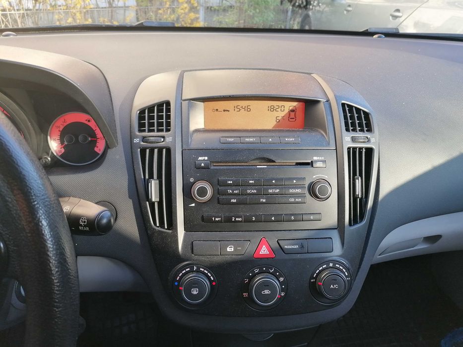 kia ceed 2008, benzina, 109 cp, 193.000 km, primul proprietar discuri si placute noi revizia la zi fara avarii